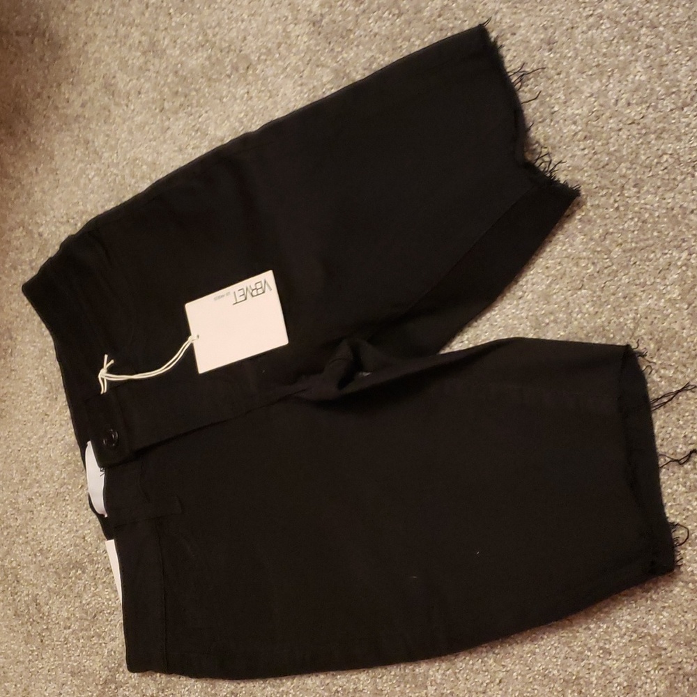E4🖤🔹️Vervet- Black Bermuda Shorts